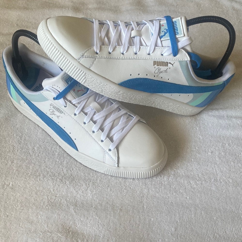 Puma Clyde
Pink Dolphin White French Blue